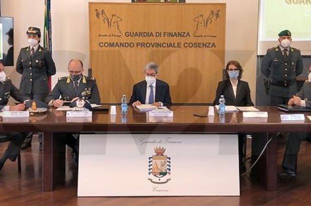 operazione-sistema-cosenza-indagati-15-dirigenti-asp